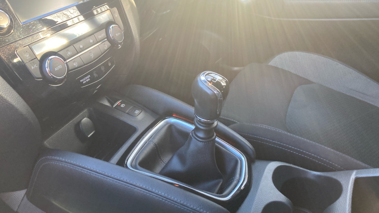 Nissan Qashqai 1.3 DiG-T N-Connecta 5dr Petrol Hatchback